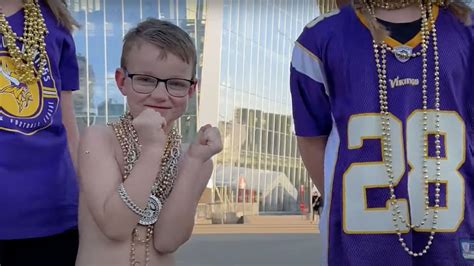 Cousins Invites Young Fan Who Wore Kirk-Inspired Chains to Week 13 Game ...