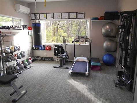 Amazing Home Gym Room Design Ideas 42 - PIMPHOMEE