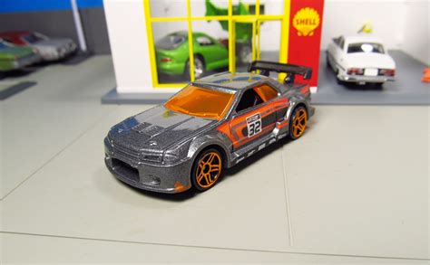 Hot Wheels 2010 Mystery Cars Nissan Skyline GT R R32