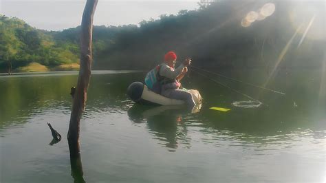 IMPRESIONANTE Pesca De Truchas En El Lago Pesca De Lobinas Fish