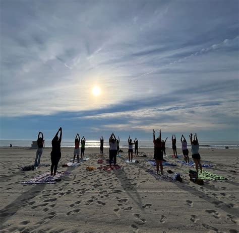 Beach Yoga – Welcome to Our CommUNITY