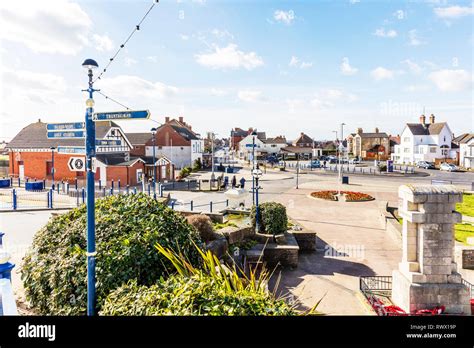 Sutton high street hi-res stock photography and images - Alamy
