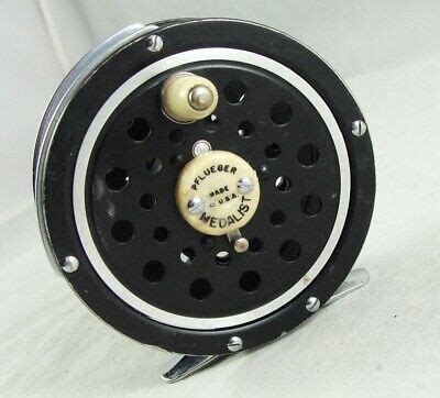 Fly Reels Pflueger Medalist 1494 1 2 Flies