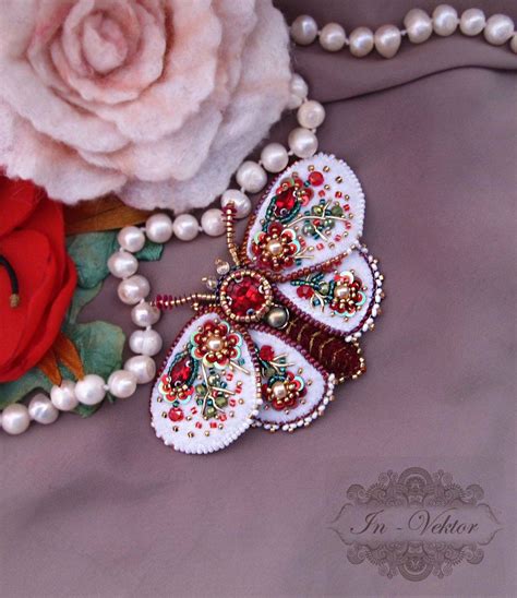 Ольга Безуглая | Bead embroidery jewelry, Beaded accessories, Beaded brooch