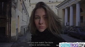 Minuscule babe européenne labourée lors d une audition XVIDEOS