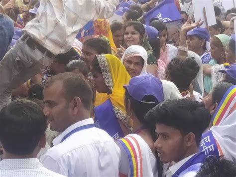 Ambedkar Jayanti Procession अंबेडकर की जयंती का चल समारोह महिला पुरुषों और राजनीतिक दलों ने