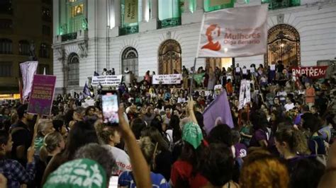 Manifestantes V O S Ruas Contra Pl Que Equipara Aborto A Homic Dio