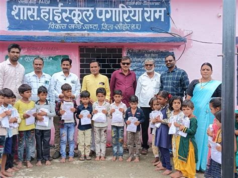 Programs Done In School And Anganwadi Under Sarva Shiksha Abhiyan 180 छात्र छात्राओं को बांटी