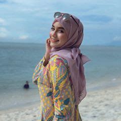 Hot Sexy Yuna Zainal Bikini Pics
