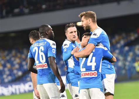 Sky una parte del gruppo del Napoli non è daccordo con il ritiro