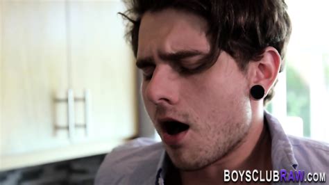 Buff Gay Stud Jizzing After Sucking