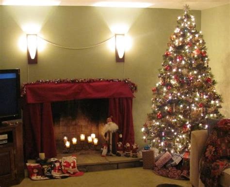 Christmas Wallpapers and Images and Photos: Christmas tree fireplace ...