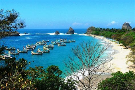 Pantai Watu Ulo HTM Rute Foto Ulasan Pengunjung