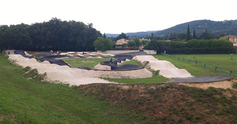 Un nouveau petit pumptrack à Allan dans la Drôme TchoukTV