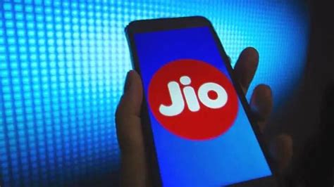 Jio To Invests Million In Ai Powered Lock Screen Platform Glance