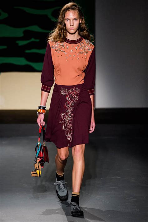 Модная женская одежда от Prada на весну-лето 2014 г. _russian.china.org.cn