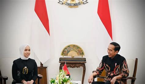 Potret Putri Ariani Nyanyi Di Depan Presiden Jokowi Tampil Menawan