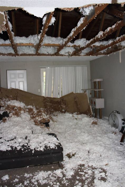 Apartment tenants deal with aftermath of collapsed ceilings | Federal