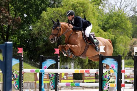 DIAPORAMA Grand National De Pernay Les Cavaliers Ont Mis La Barre Haute