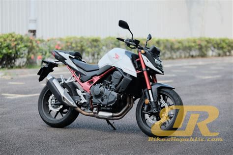 Yamaha MT Best Naked Bike Of The Year Below Cc BikesRepublic