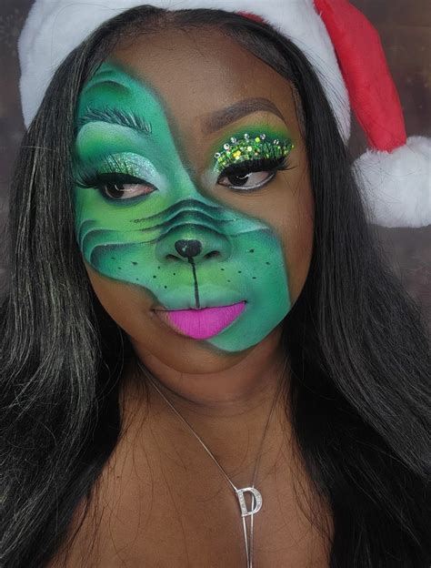 Half Grinch Christmas makeup look The Grinch Makeup, Christmas Face ...