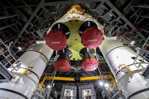 Big Build In Progress for NASA’s 1st SLS Moon Rocket Inside VAB at Kennedy Space Center: Photos ...