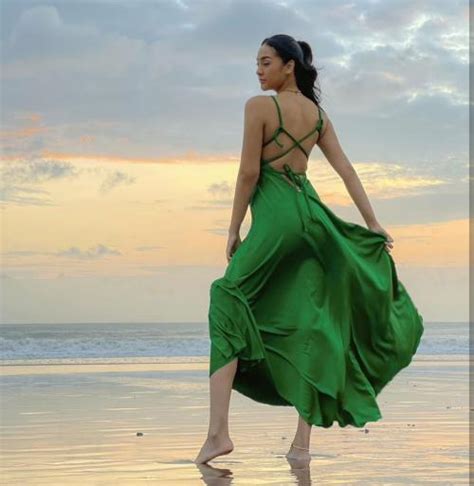 Gaya Foto Di Pantai Ala Anya Geraldine Super Hot Okezone Celebrity