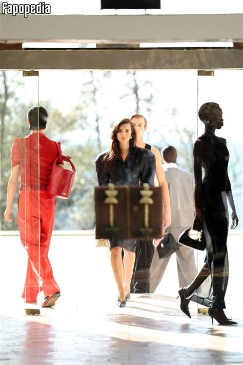 Emily Ratajkowski Nude Leaks Photo 4024820 Fapopedia