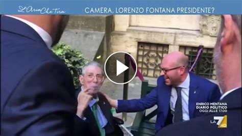 Nel Cortile Della Camera Matteo Salvini Con Umberto Bossi Che Fuma Il