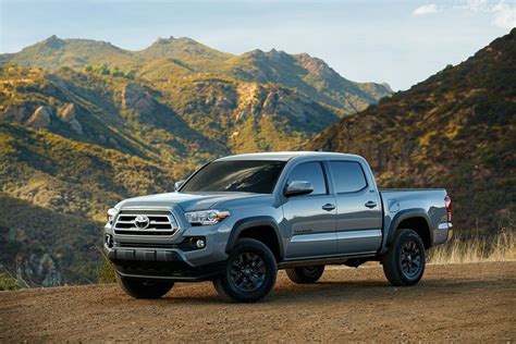 Toyota Tacoma Vs Tundra: Which Truck is Right for You? | AutoGuide.com