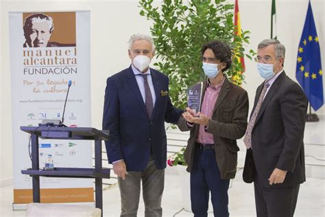 El Escritor Miguel Tapia Recibe El Premio De Novela Ciudad De Estepona