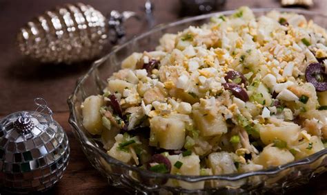 Tradicional salada de bacalhau é fácil de fazer e ótima para o Natal