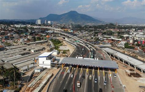 Pengoperasian Gerbang Tol Simpang Susun Cileunyi ANTARA Foto