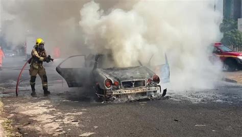 V Deo Mercedes Pega Fogo E Fica Destru Da No Bairro Luizote De Freitas