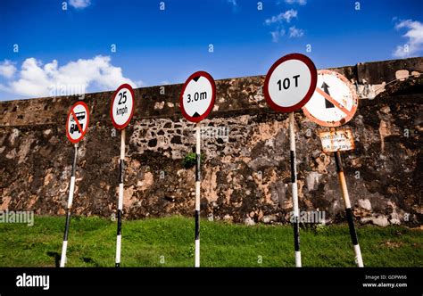 Srilankan road signs Stock Photo - Alamy