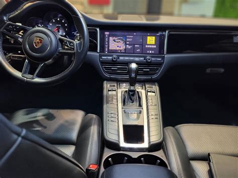 Porsche Macan Interior 2019 | Cabinets Matttroy