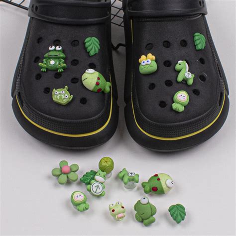 8ชิ้นเซ็ตกบ Crocs Jibbitz เสน่ห์รองเท้าแบบมีรูระบาย Diy อุปกรณ์เสริมสี