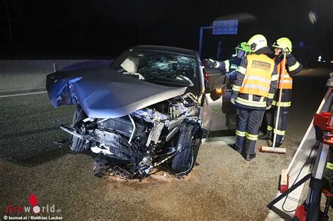 Oö Auto Auf Westautobahn Bei Eberstalzell Gegen Leitschiene Und