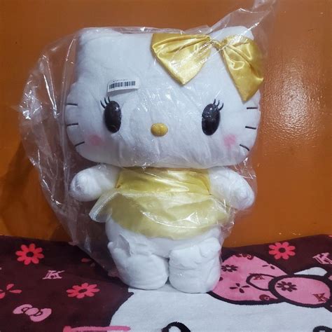 Hello Kitty Big Plush Yellow, Hobbies & Toys, Toys & Games on Carousell