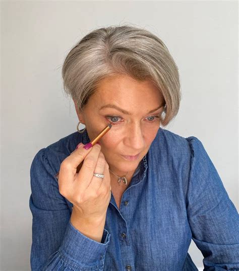 Outfit Ideas And 5 Minute Make Up For Women Over 50 Makeup Tips For Older Women Makeup Beauty