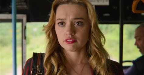 Xem phim Sex Education tôi bật khóc vì hiểu ra chính cách giáo dục của mẹ đã khiến tôi đau