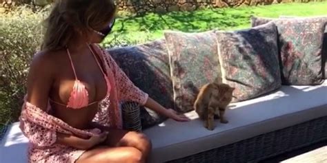 Zahia En Bikini Elle Se Prend Un Vent Monumental Voici