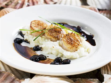 Gebratene Jakobsmuscheln Mit Blumenkohlstampf Und Sultaninen Rezept