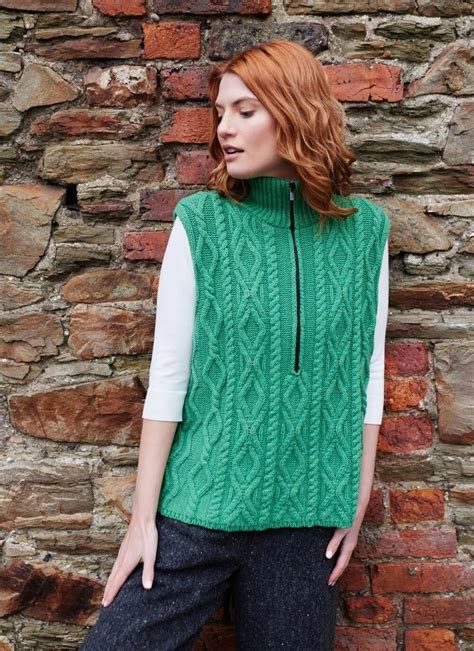 Зелёная узорчатая безрукавка ОВЕРСАЙЗ спицами от Blarney Woollen Mills