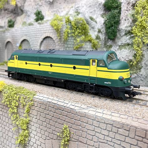 Locomotive diesel 5209, livrée verte avec rayures jaunes, SNCB ...