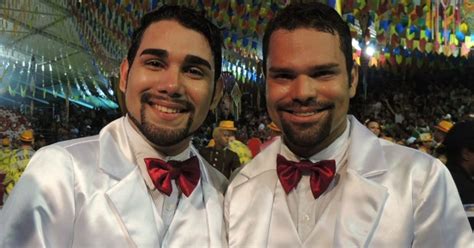G1 No Recife quadrilha junina ousa beijo gay em casamento matuto notícias em São João