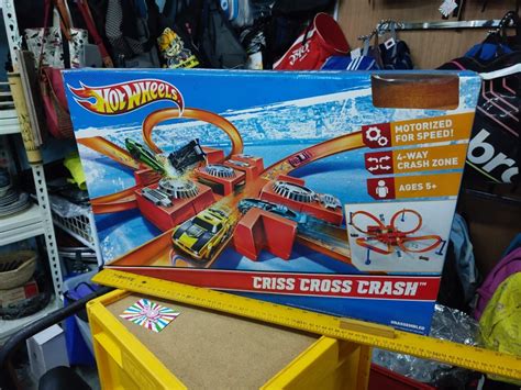 Hot Wheels Criss Cross Crash Action Track Set Hobbies Toys Toys Games On Carousell