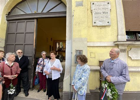 Jókai Mórra emlékeztek Kecskeméten akinek a szellemi énjét városunk