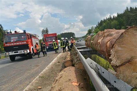 Selb Umgekippt Holzlaster Blockiert A Selb Frankenpost