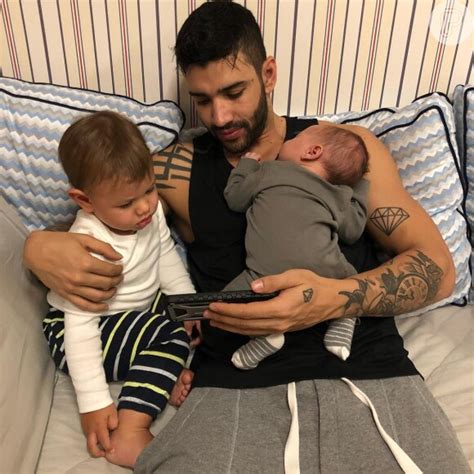 Foto Gusttavo Lima Sempre Compartilha Momentos Os Filhos Nas Redes